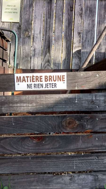 Le bac de matière brune